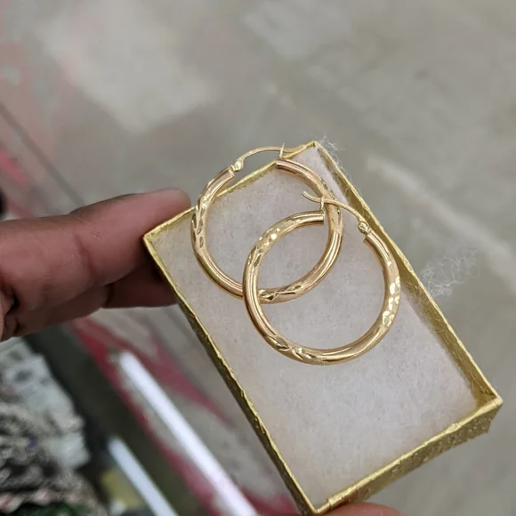 10kt Real Gold Hoop Earring - Picture 5 of 10